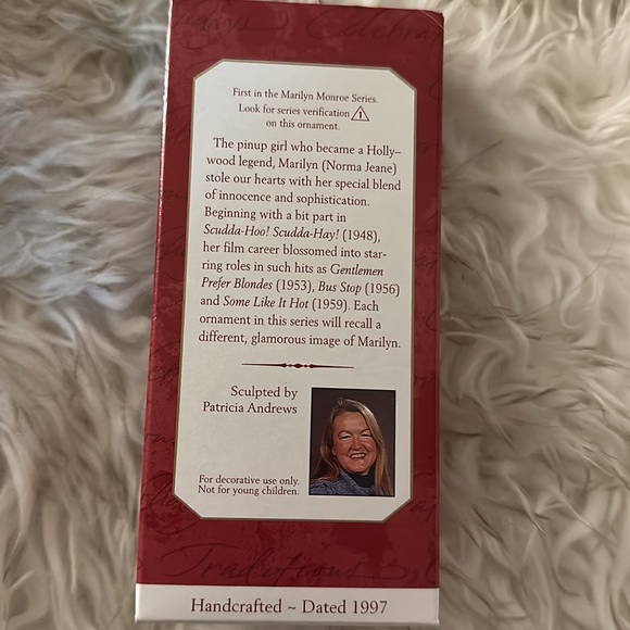 Set of 2 Marilyn Monroe Collector’s Series Keepsake Vintage Hallmark Ornaments - Picture 6 of 8
